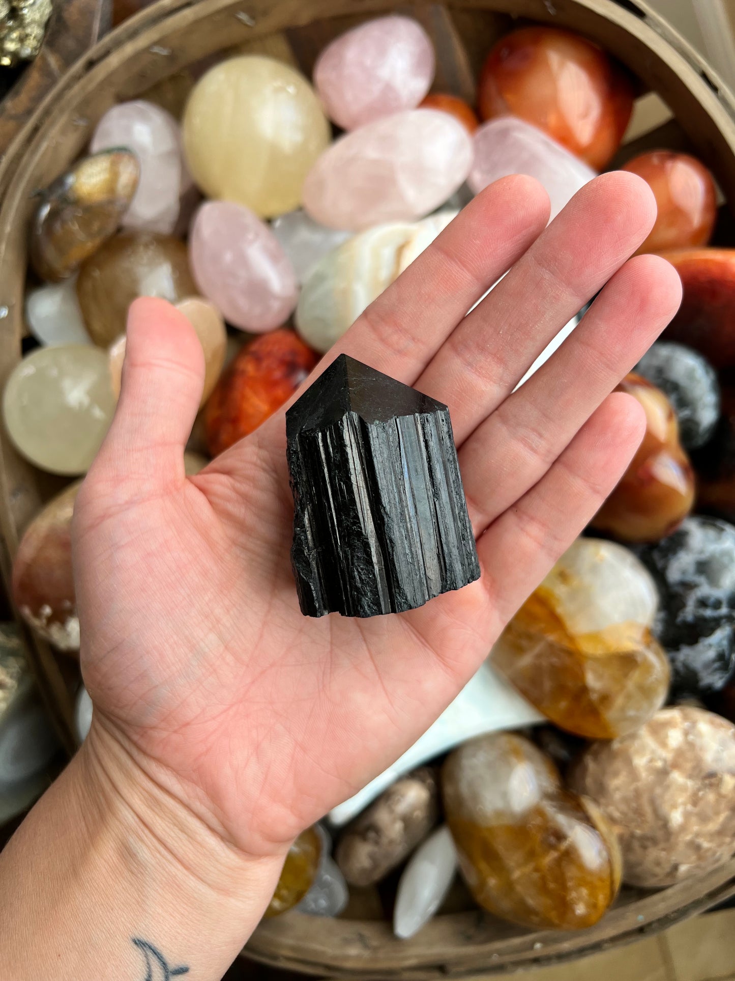 BLACK TOURMALINE TOP POLISH POINT