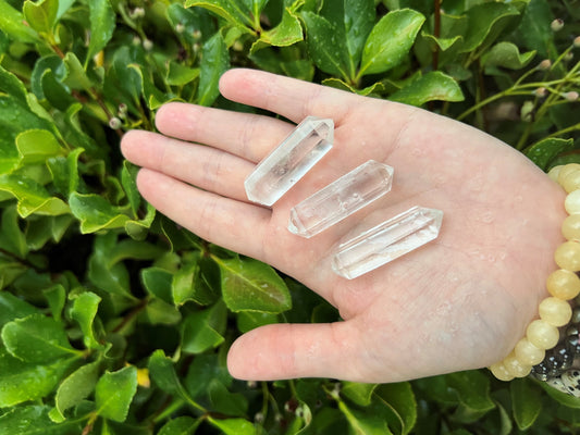 CLEAR QUARTZ DOUBLE TERMINATED POINT