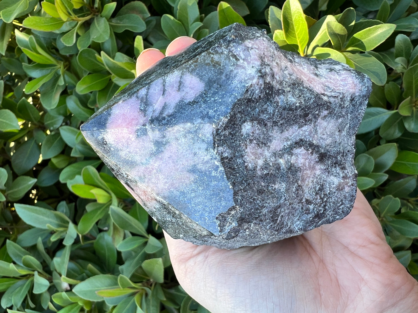 RHODONITE TOP POLISHED POINT