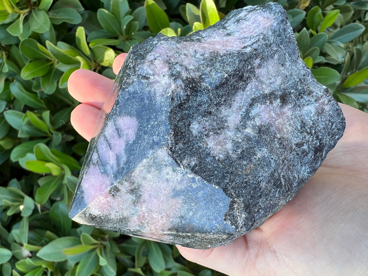 RHODONITE TOP POLISHED POINT