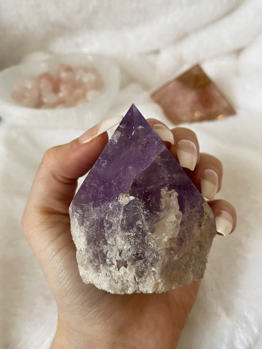 AMETHYST TOP POLISHED POINT