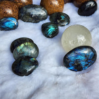 LABRADORITE PALM STONE - HIGH QUALITY FLASH