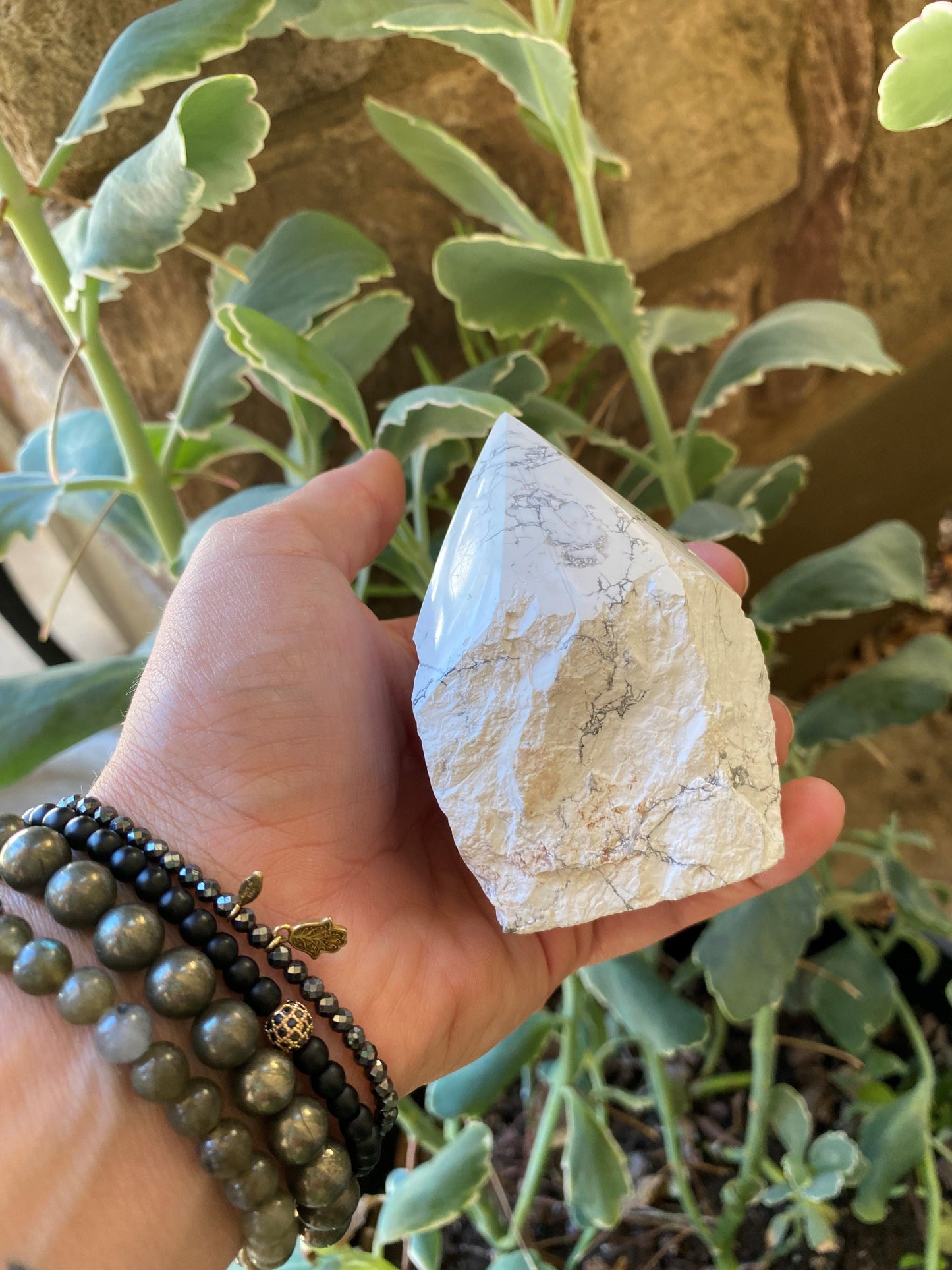 HOWLITE TOP POLISHED POINT