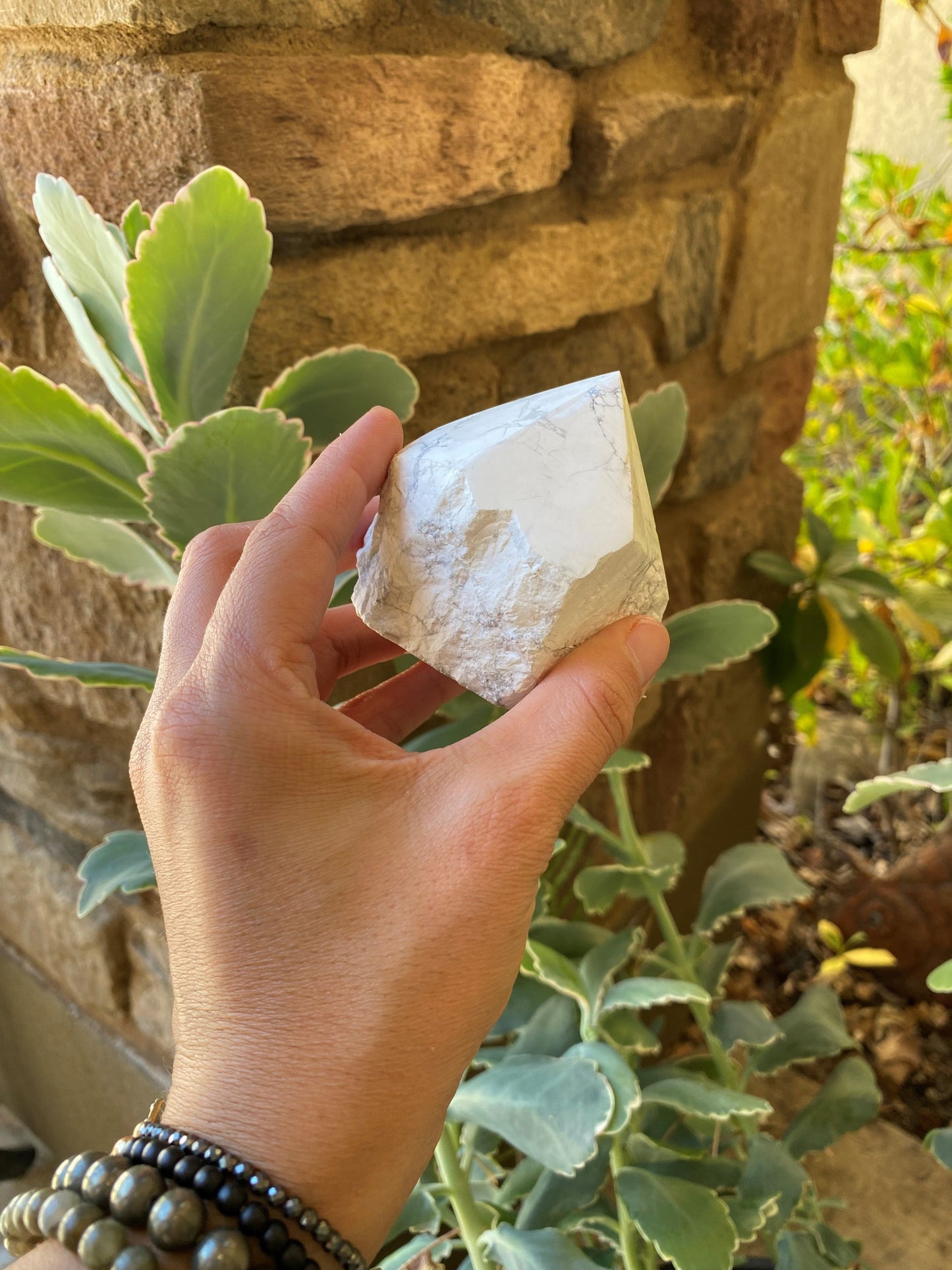 HOWLITE TOP POLISHED POINT