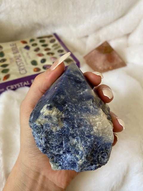 SODALITE TOP POLISHED POINT