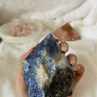 SODALITE TOP POLISHED POINT